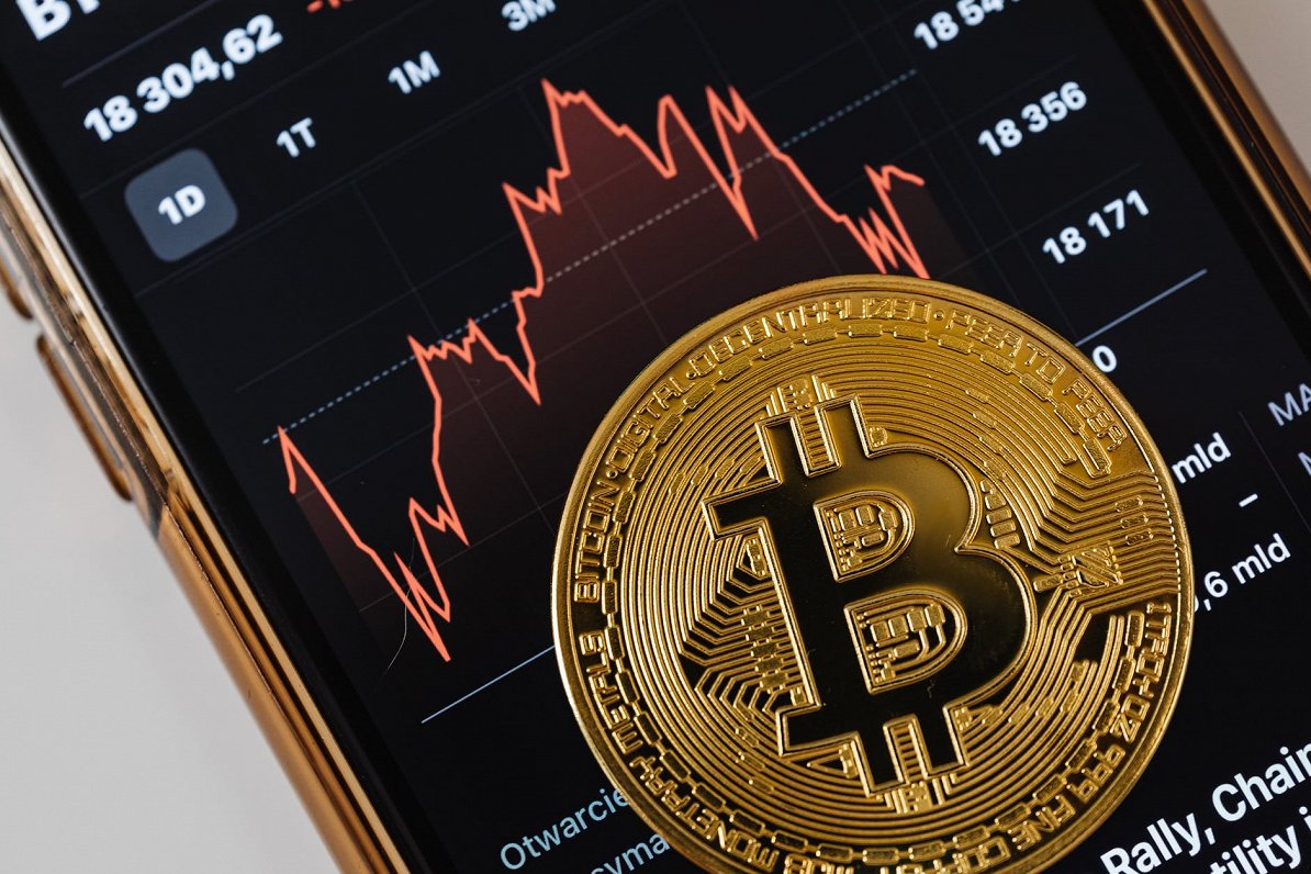 Bitcoin je prvič vreden več kot 60.000 USD / članek / LSMLV