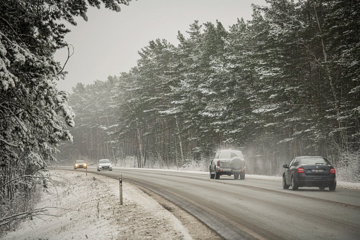 Valsts autoceļi ziemā. Attēls ilustratīvs.