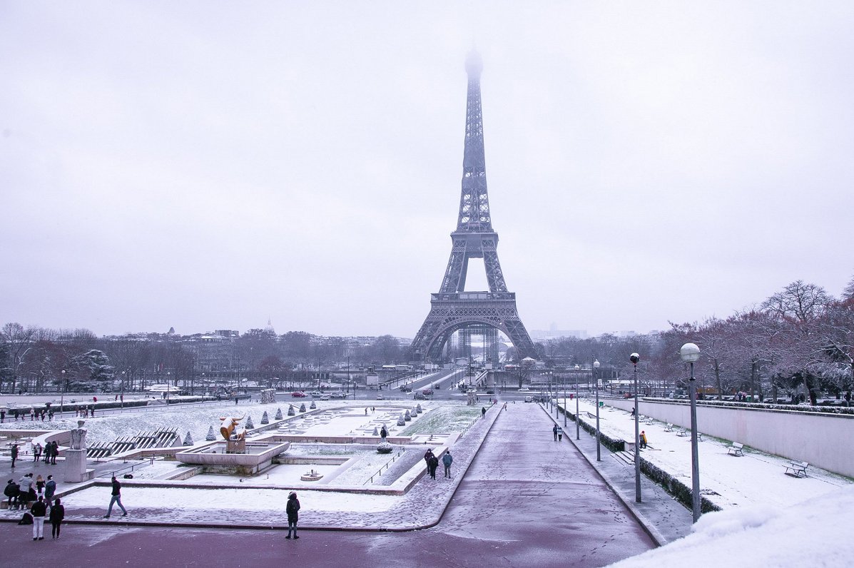 Sniegs Parīzē