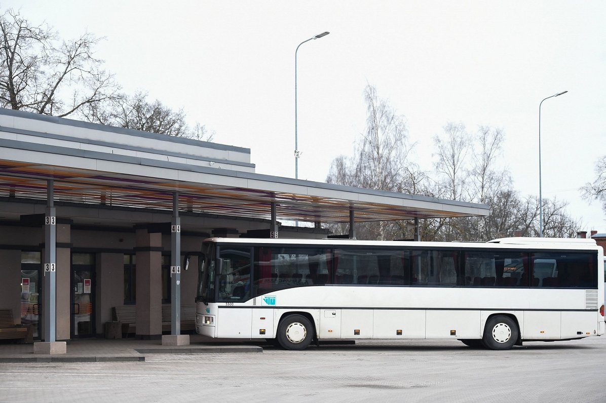 Sabiedriskais starppilsētu autobuss.