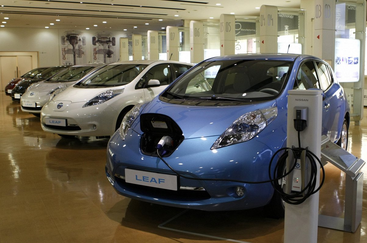 Pirmais plaša patēriņa elektroauto 2011. gada &quot;Nissan Leaf&quot;