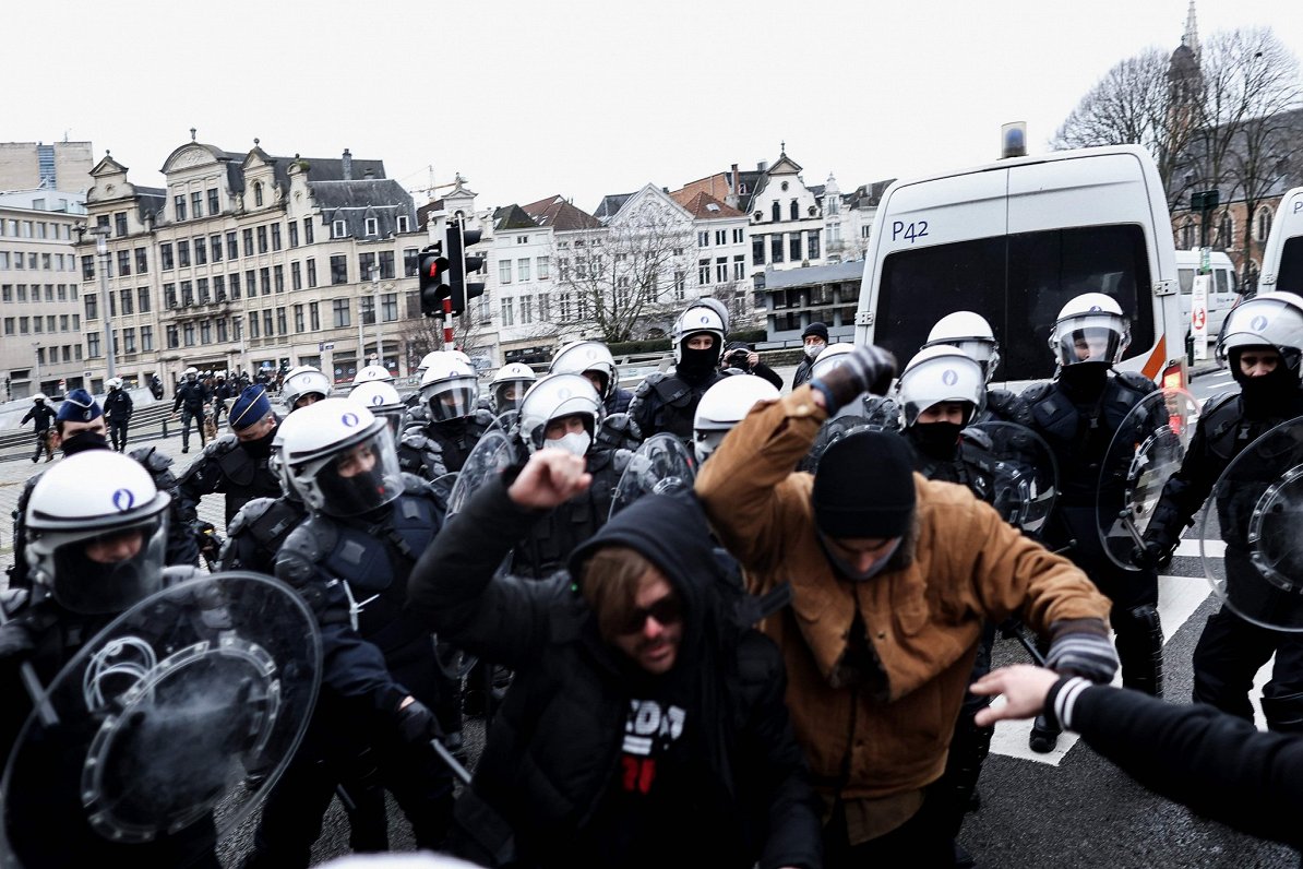 Briselē protestē pret karantīnas ierobežojumiem (31.01.2021.)