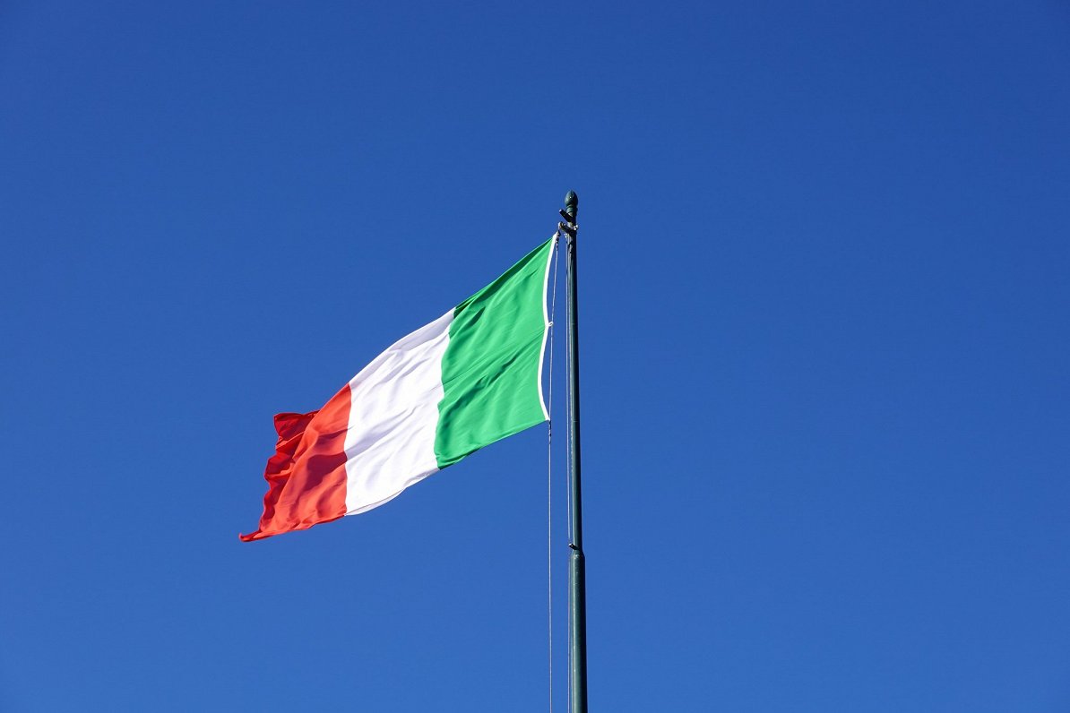 Viene utilizzata per la prima volta l’attuale bandiera italiana / Articolo