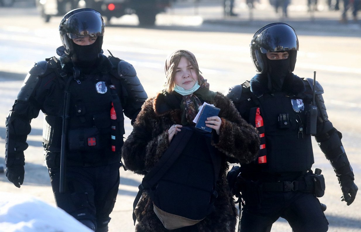 Krievijas policijas spēki pie Maskavas tiesas nama. 2021. gada 2. februāris
