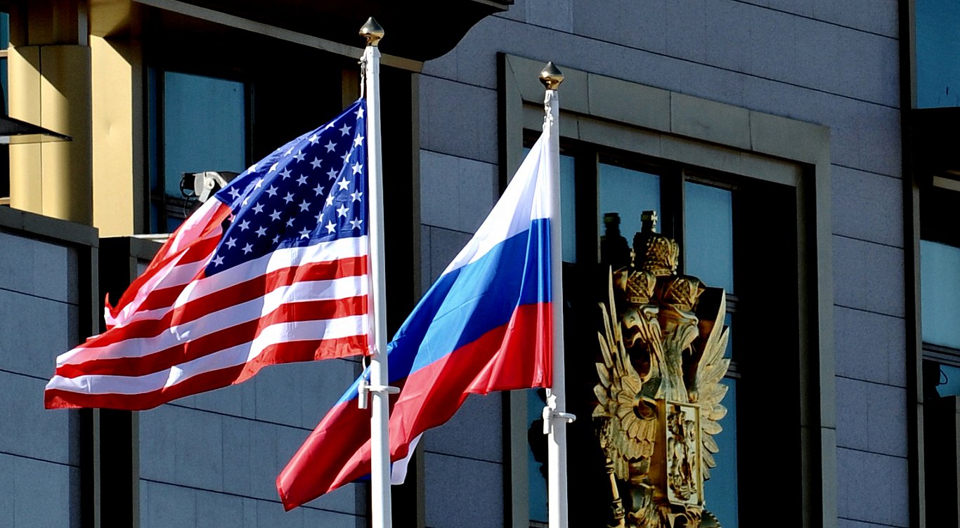 ASV un Krievijas federācijas karogi
