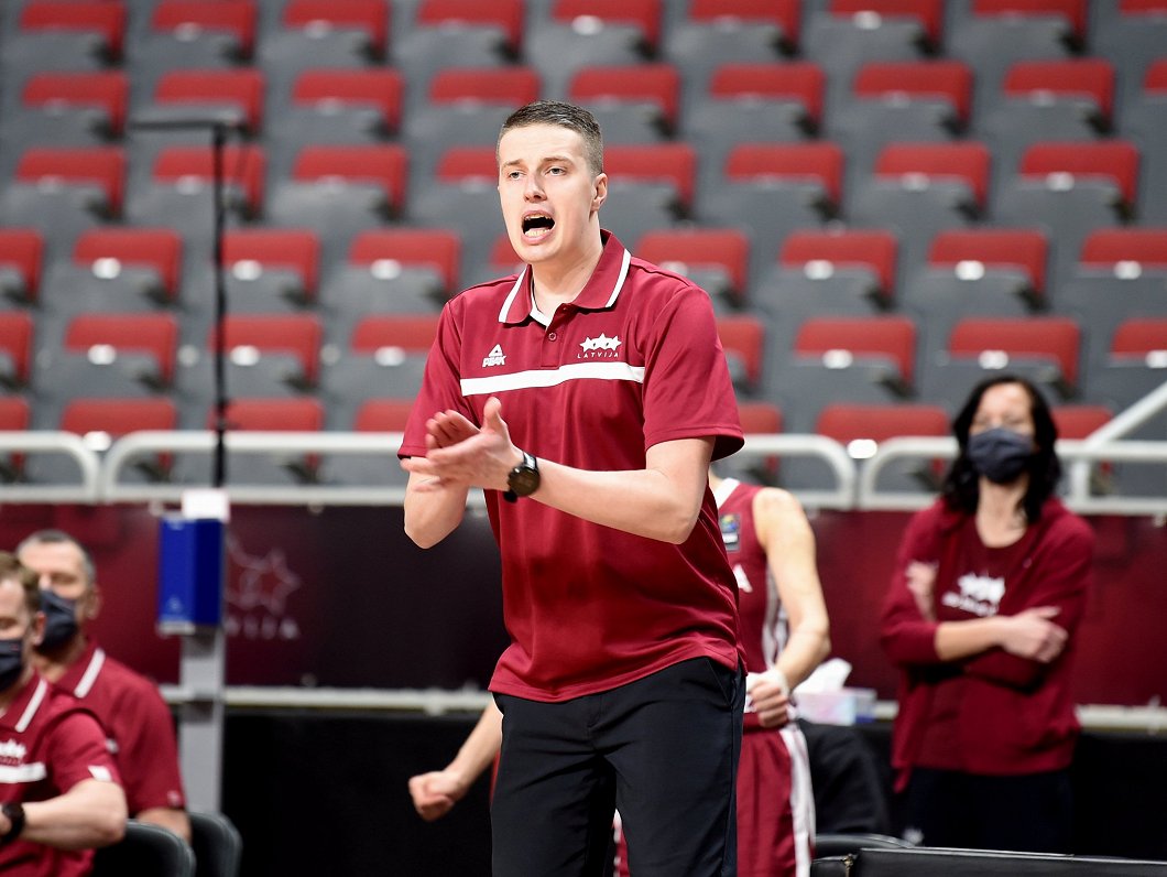 Latvijas sieviešu basketbola izlases treneris Mārtiņš Gulbis