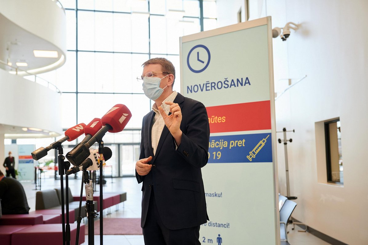 Valsts amatpersonu un eksprezidentu vakcinēšana pret Covid-19 Rīgas Stradiņa slimnīcā. 2021. gada 11...