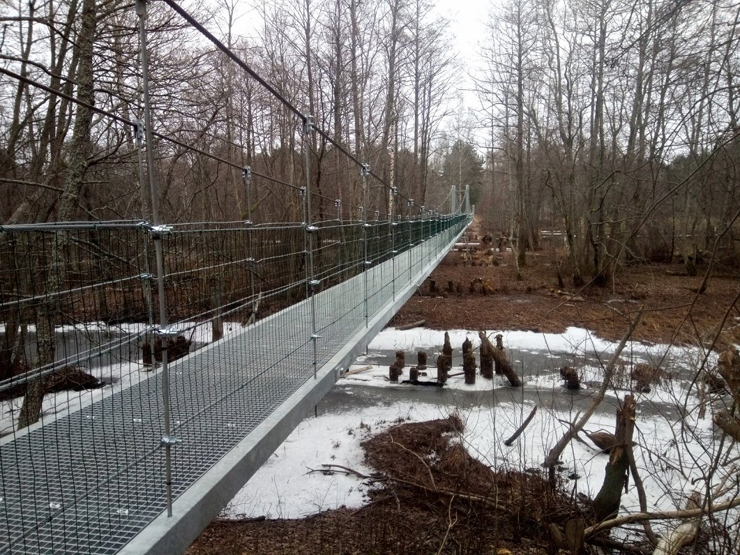 Ventspils novada Lielirbes ciemā atjaunots trošu tilts pār Irbes upi, 2021.gada februāris.