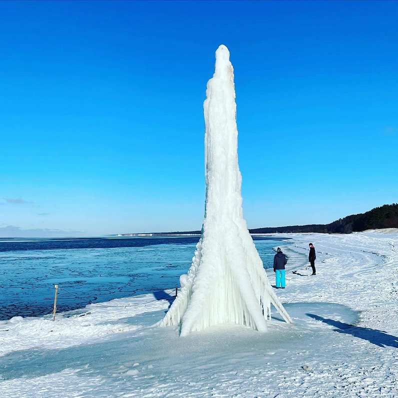 Ledus skulptūra Saulkrastu pludmalē
