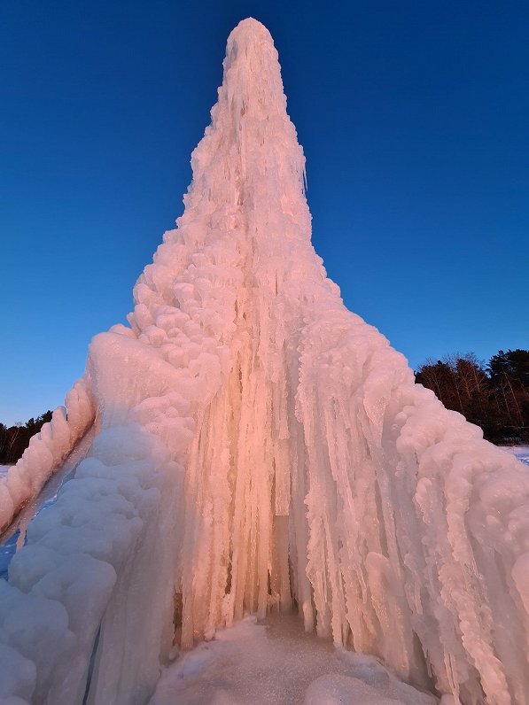 Ledus skulptūra Saulkrastu pludmalē