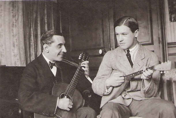 Jāzeps Grosvalds Parīzē, kopā ar katalāņu mākslinieku Ksavjēru Gosē (1913.)