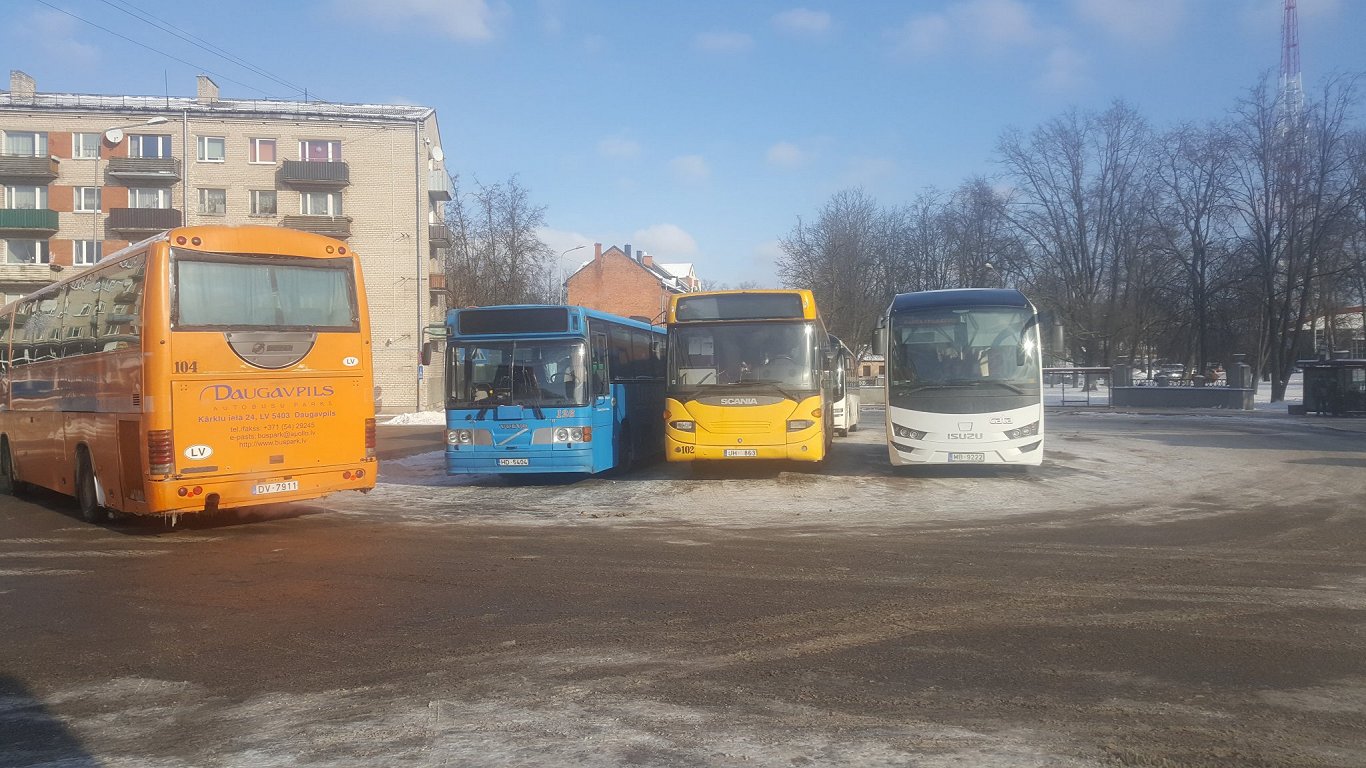 Reģionālo maršrutu autobusi Daugavpils autoostā