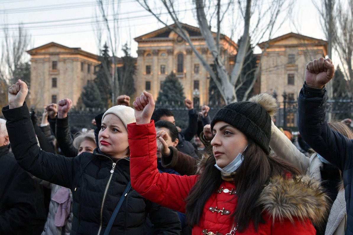 Armēnijas opozīcijas atbalstītājas Erevānas ielās