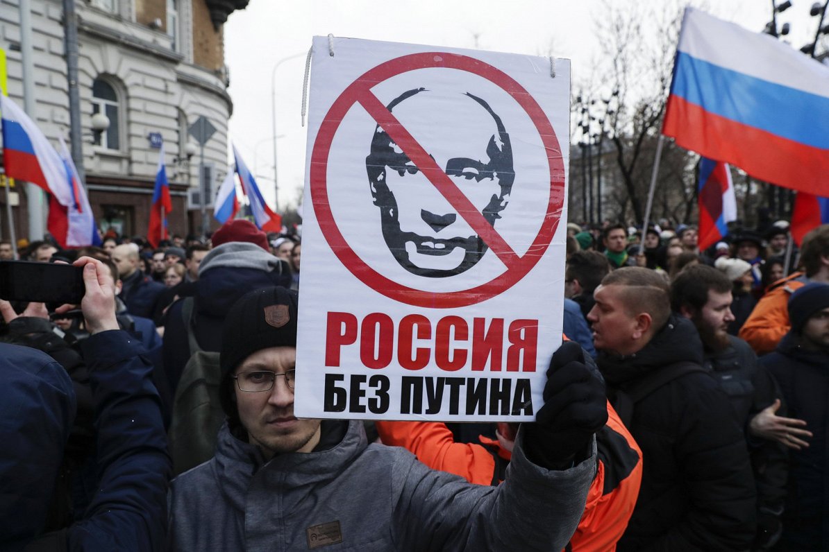 Protestētāji ar saukli &quot;Krievija bez Putina&quot;