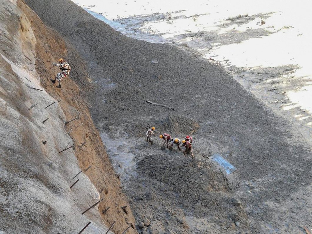 Indijā kalnu ledājs izraisa plūdus (07.02.2021)