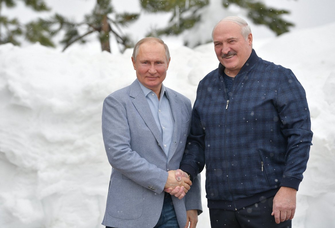 Vladimirs Putins un Aleksandrs Lukašenko tikšanās laikā Sočos