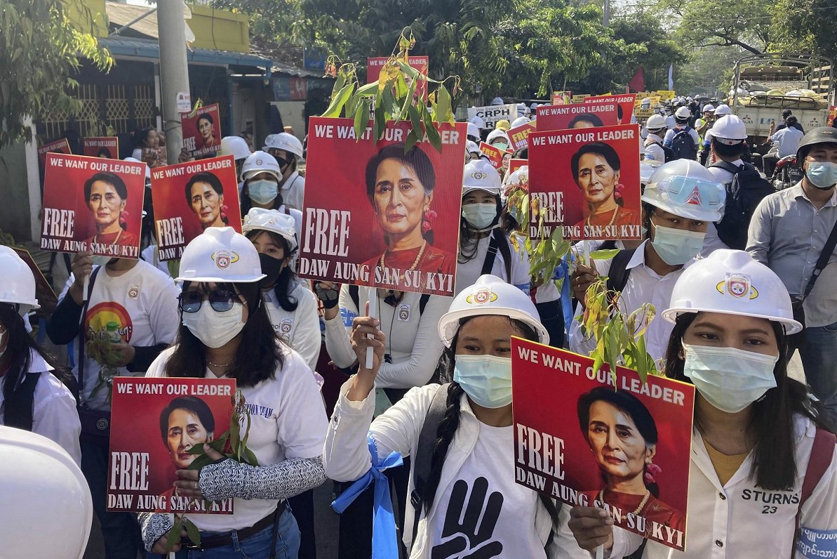 MJanmas protesta akciju dalībnieki pieprasa atbrīvot apcietināto līderi Aunu Sanu Su Či
