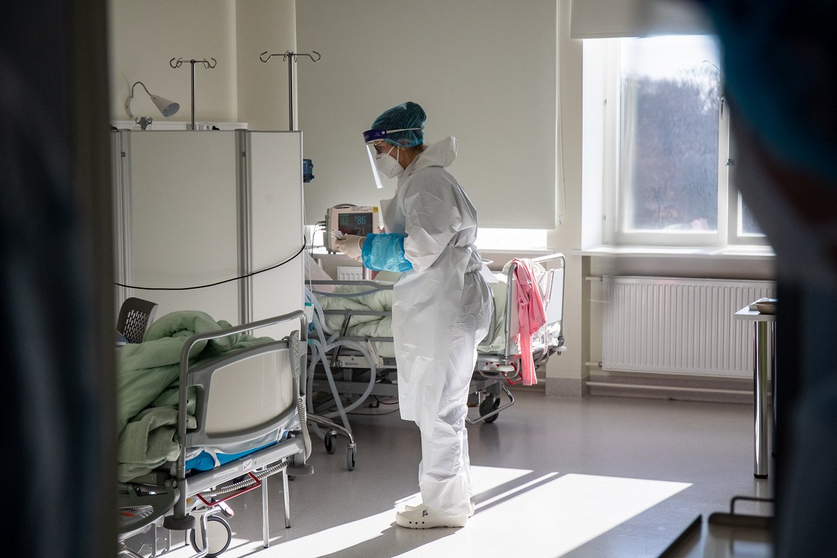 Covid-19 intensīvās aprūpes palāta slimnīcā Tallinnā 2021. gada 2. martā