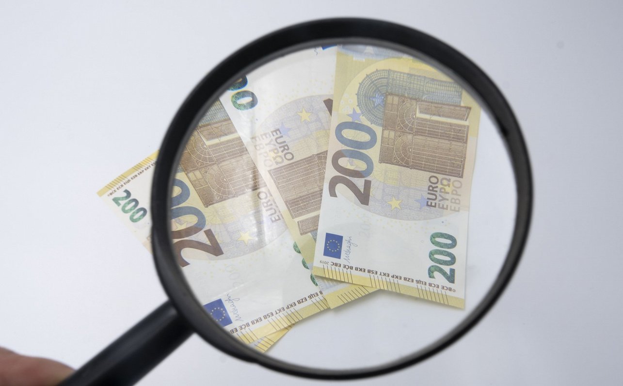 Divsimt eiro nomināla valūtas banknotes