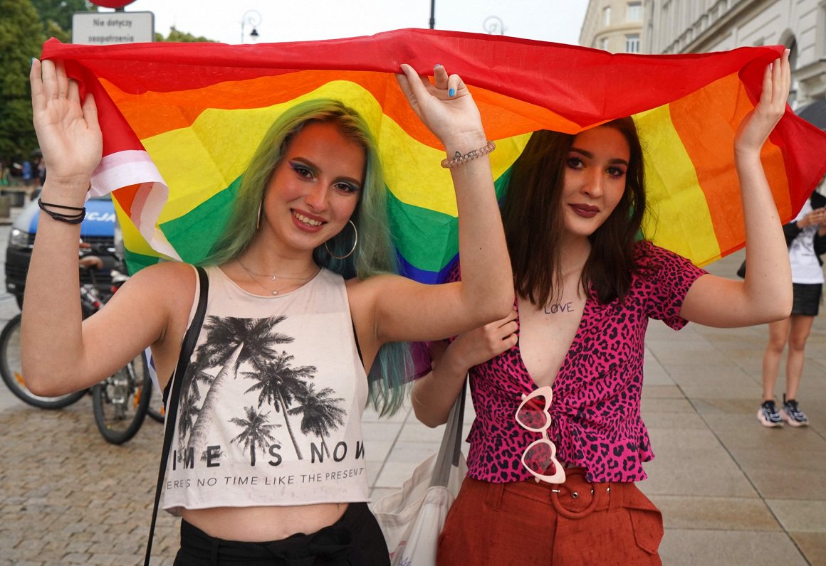 Polijas lesbietes un geji protestē pret diskrimināciju