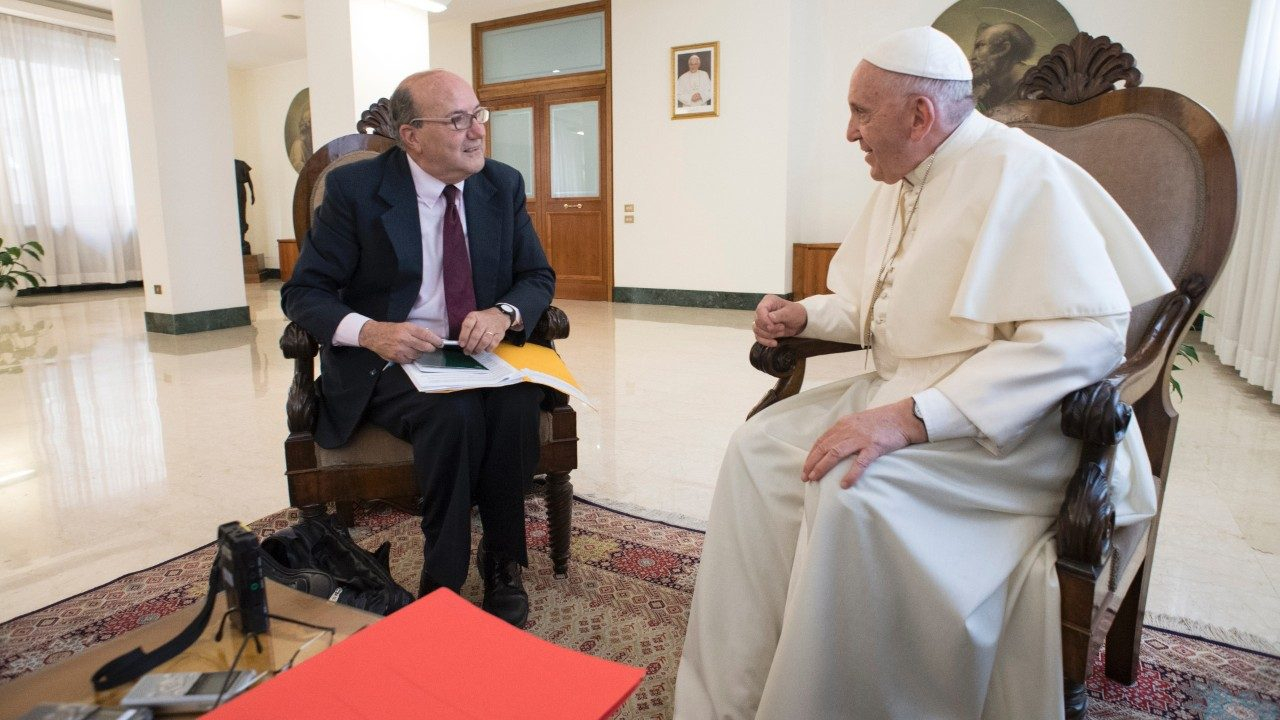 &quot;Reuters&quot; korespondents Filips Pulella vienā no intervijām ar pāvestu Francisku