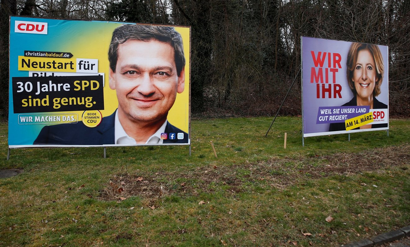SPD un CDU kandidātu plakāti pirms vēlēšanām Reinzemē-Pfalcā 13. martā