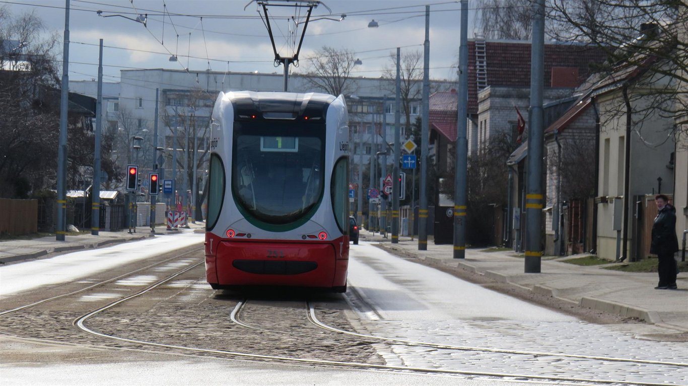 Liepājas jaunais tramvajs pilsētas ielās