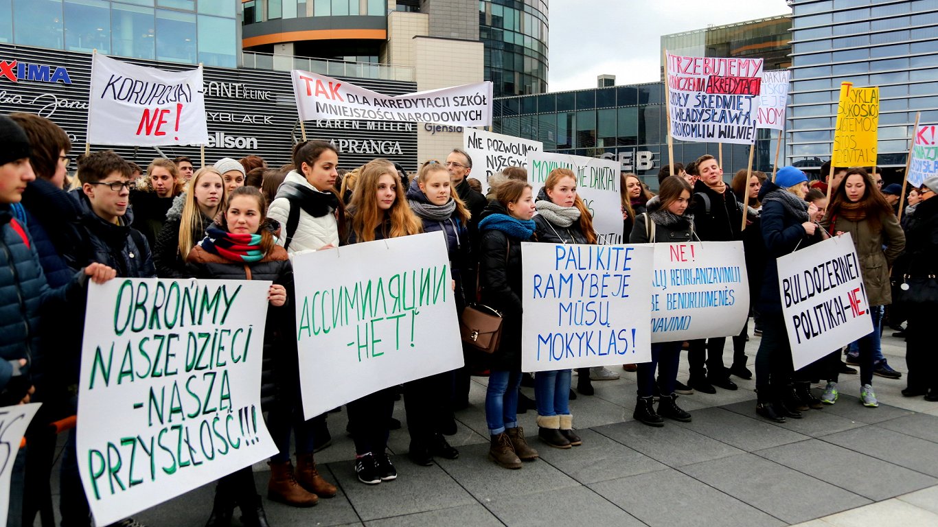 Протесты против реформы школ нацменьшинств в Литве. Вильнюс, октябрь 2015 года.