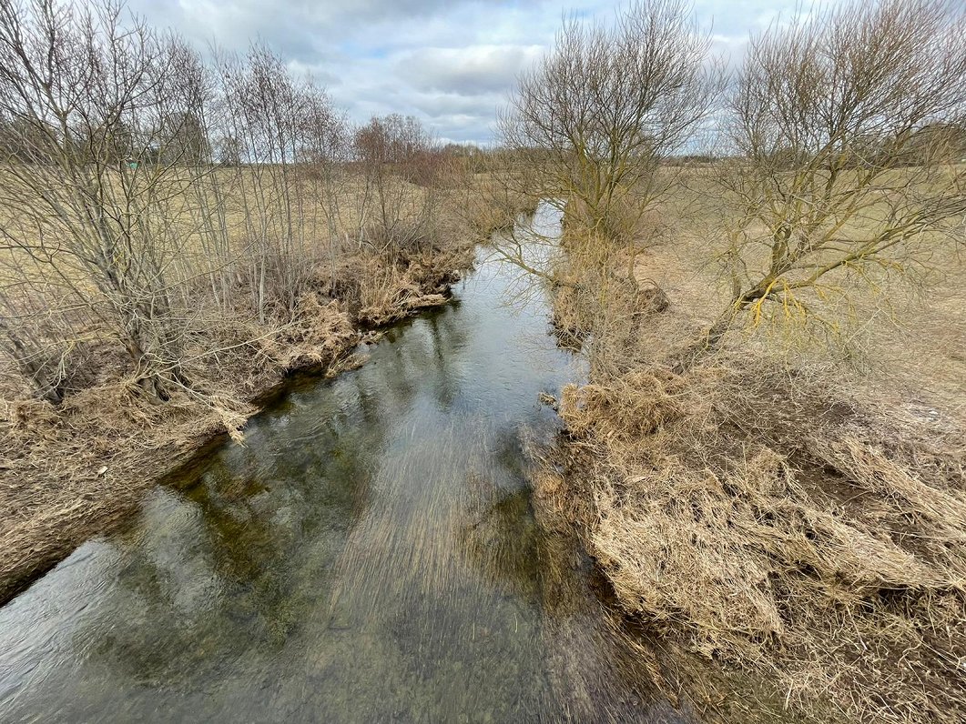 Īslīces upe, kurā konstatēts piesārņojums. 2021. gada 23. marts.