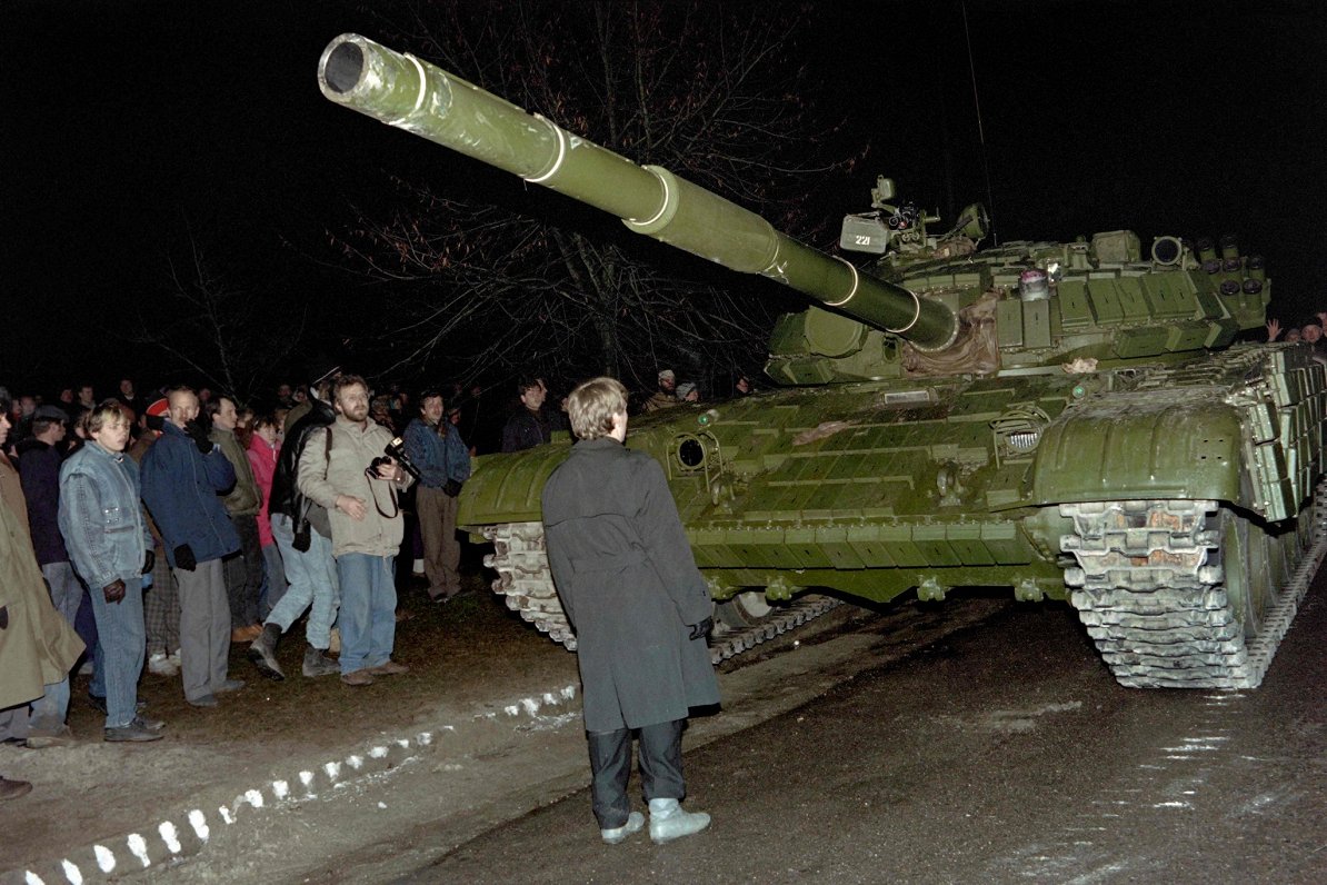 Padomju armijas tanks pie Viļņas televīzijas torņa 1991.gada 13.janvārī