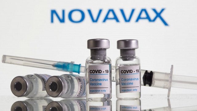 Eiropas Zāļu aģentūra iesaka apstiprināt «Novavax» vakcīnu pret Covid-19 arī jauniešiem no 12 līdz 17 gadiem