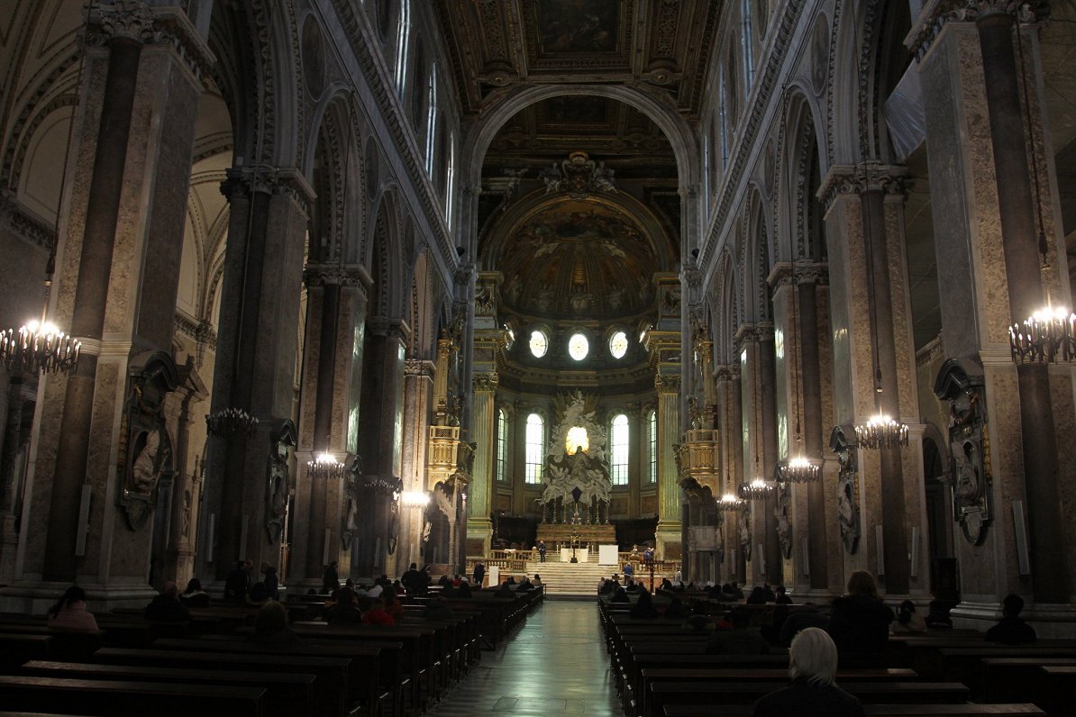 Neapoles katedrāle Lielajā piektdienā