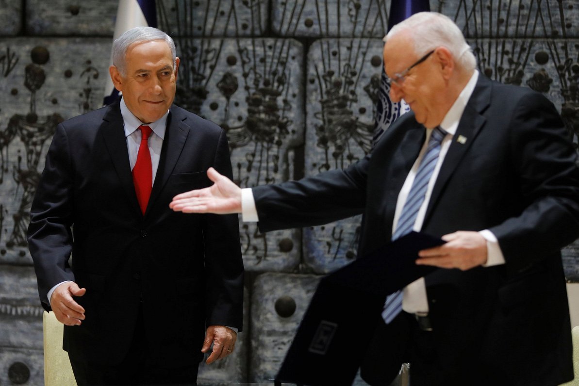 Izraēlas prezidents Ruvens Rivlins (no labās) un premjers Benjamins Netanjahu