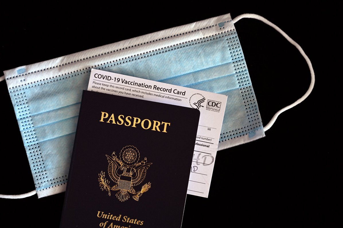 ASV valdība neplāno līdztekus pasēm ieviest arī vakcināciju apliecinošu dokumentu