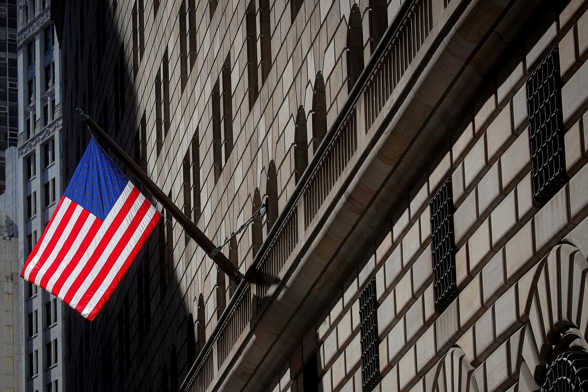 ASV karogs pie Federālo rezervju bankas Ņujorkā. Attēls ilustratīvs.