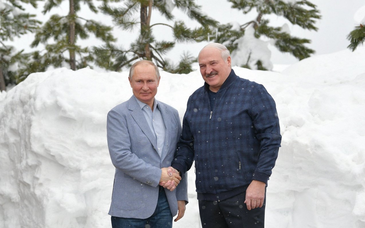 Krievijas prezidents Vladimirs Putins kopā ar Baltkrievijas līderi Aleksandru Lukašenko Sočos, Kriev...