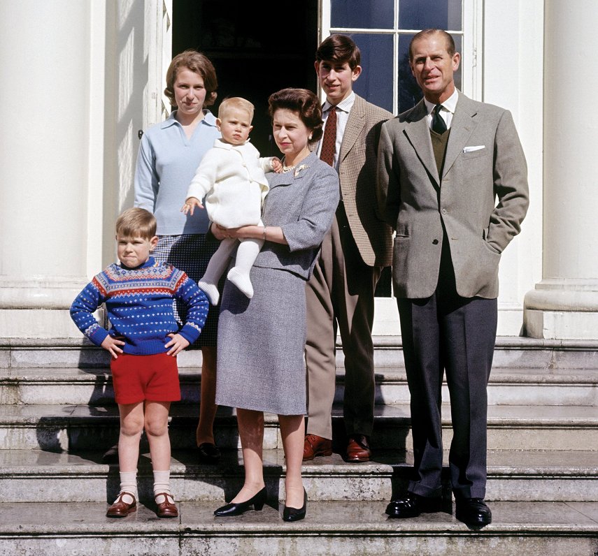 Elizabete II un princis Filips ar bērniem 1965. gadā