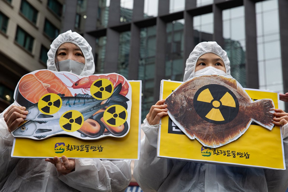 Vides azistāvji protestē pret radioaktīvā ūdens iepludināšanu okeānā