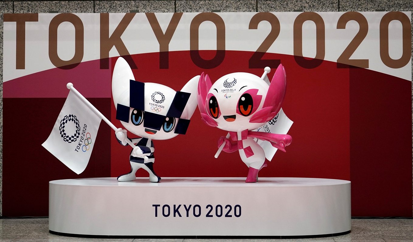 Tokijas olimpisko un paraolimpisko spēļu talismani Miraitova (pa kreisi) un Someiti