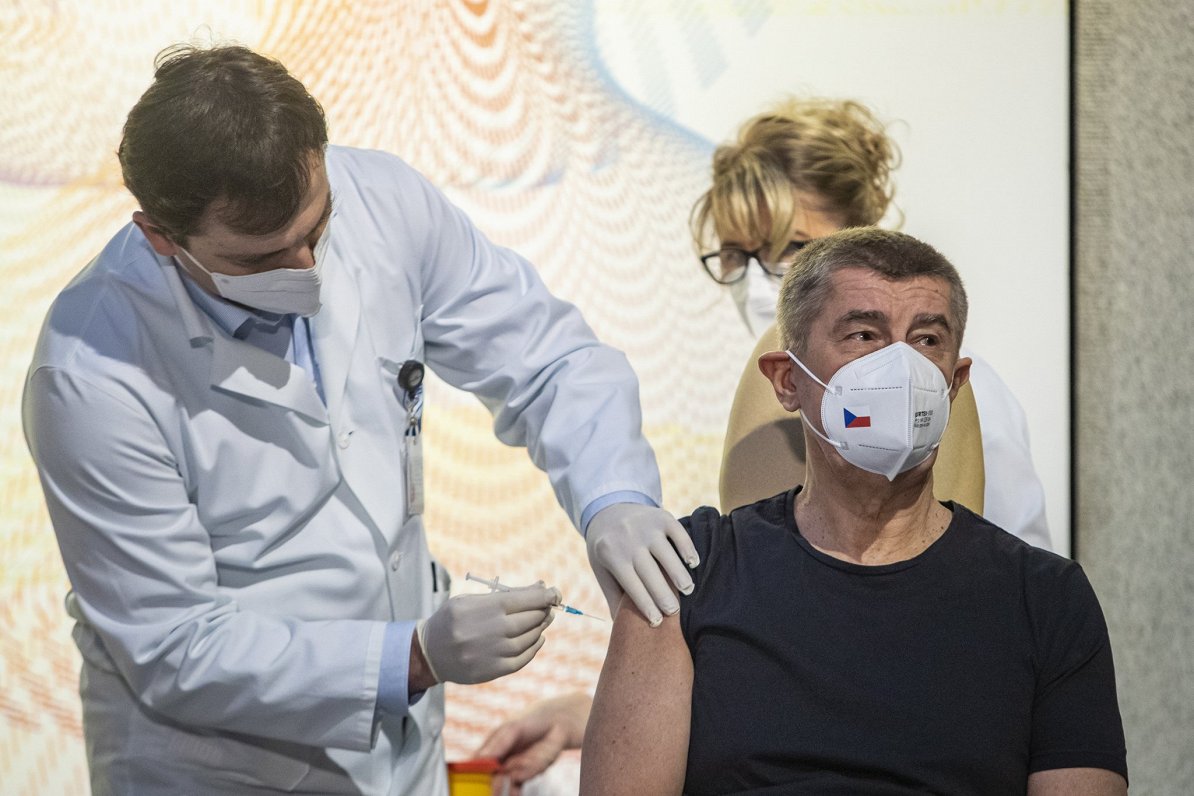 Čehijas premjers Andrejs Babišs jau decembrī tika sapotēts ar &quot;Pfizer&quot; vakcīnu pret Covid-...