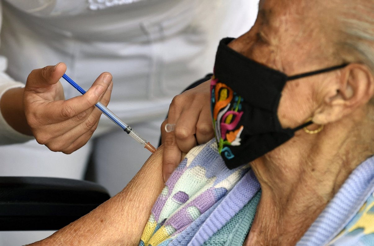 Iedzīvotāju vakcinācija Meksikā (foto ilustratīvs)