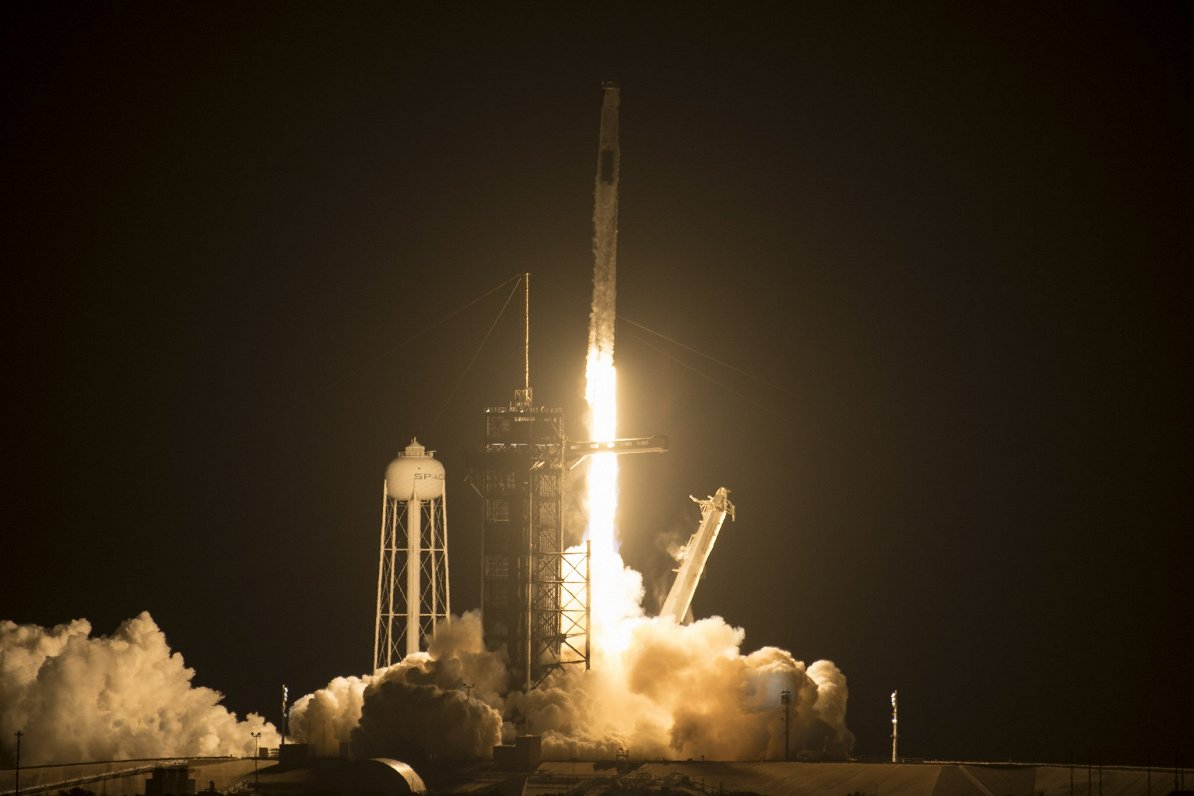 SpaceX Crew-2 pacelšanās