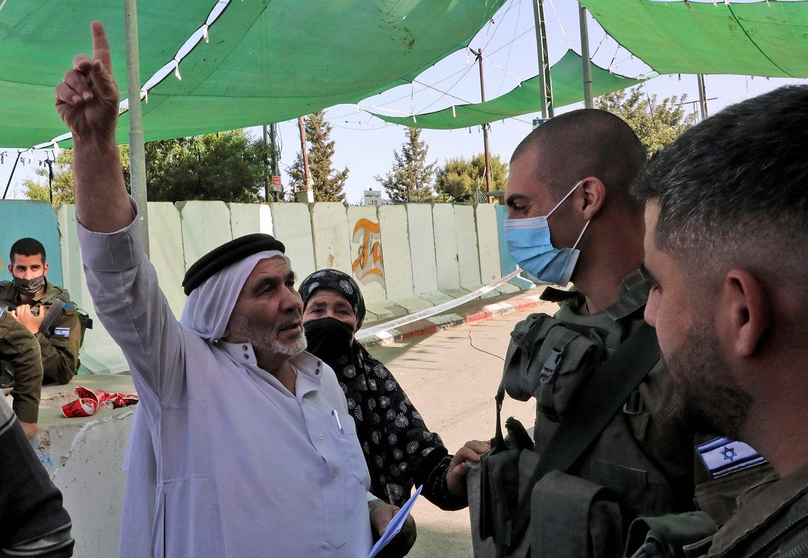 Palestīnietis iesaistījies vārdu apmaiņā ar Izraēlas karavīriem
