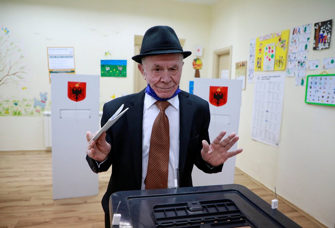 Albānijā svētdien notiek parlamenta vēlēšanas