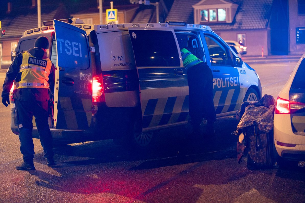 Igaunijas policijas vienība ar operatīvo transportu. Attēls ilustratīvs