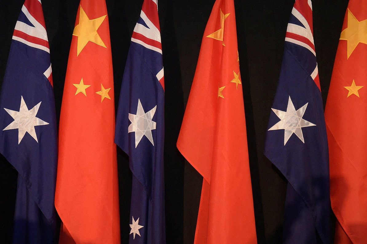 Austrālijas un Ķīnas karogi