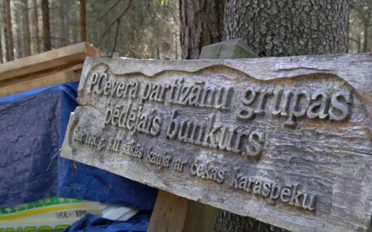 Talsu novada mežos tiek atjaunots Pētera Čevera partizānu grupas pēdējais bunkurs, 2021.gada pavasar...