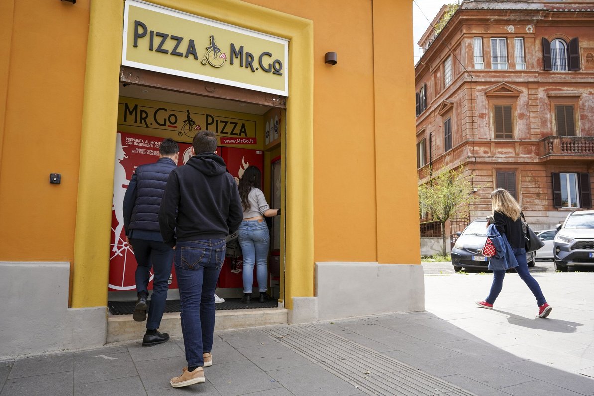Picas tirdzniecības automāts &quot;Pizza Mr. Go&quot; Itālijā.