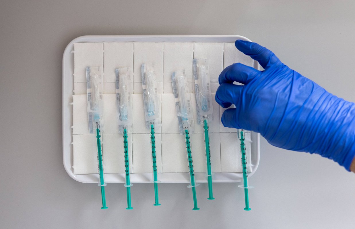 Farmācijas kompānijas vakcīna sagatavota injekcijai