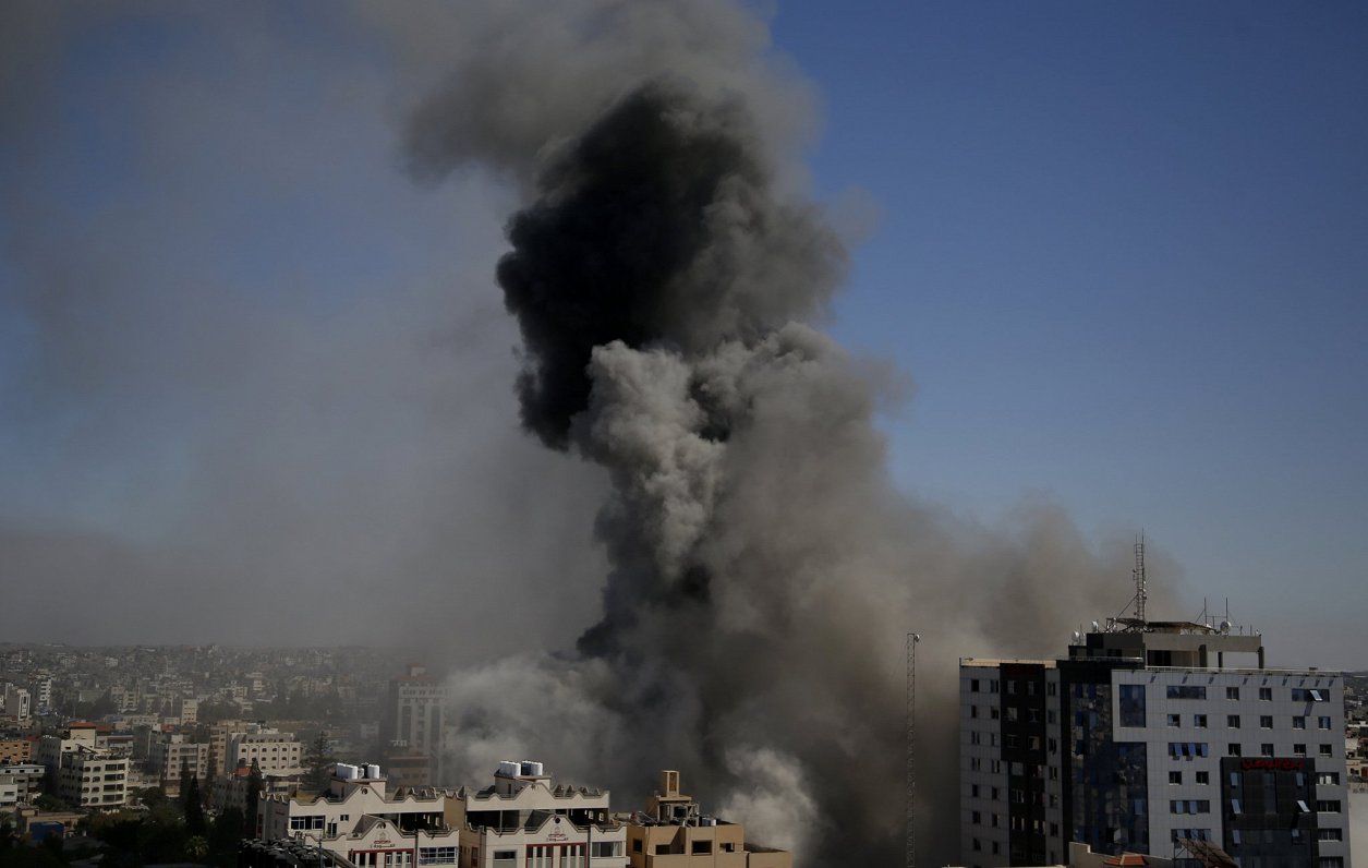 Mediju un biroju ēkas bombardēšana Gazas joslā 15.05.2021.